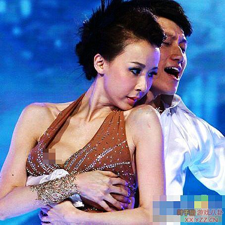 ����Ȧƫ���߹�¶�׵�����Ů